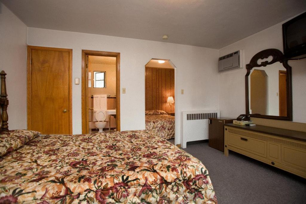 Stagecoach Motel Колорадо Спрингс Стая снимка