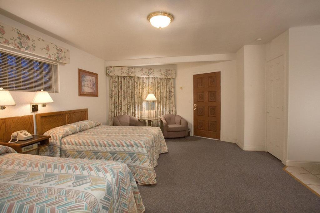Stagecoach Motel Колорадо Спрингс Стая снимка